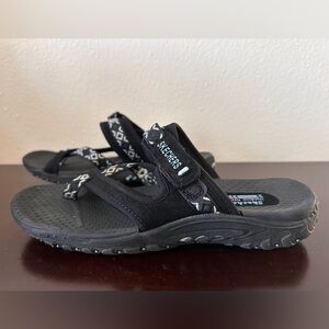 Women’s Sketchers sandals